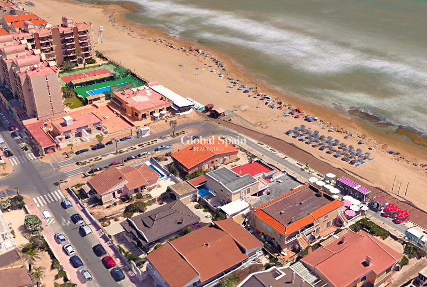 Resale - HOUSE -
TORREVIEJA - La Mata