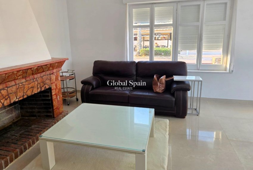 Resale - HOUSE -
TORREVIEJA - La Mata