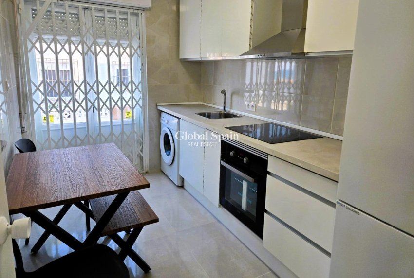 Resale - HOUSE -
TORREVIEJA - La Mata