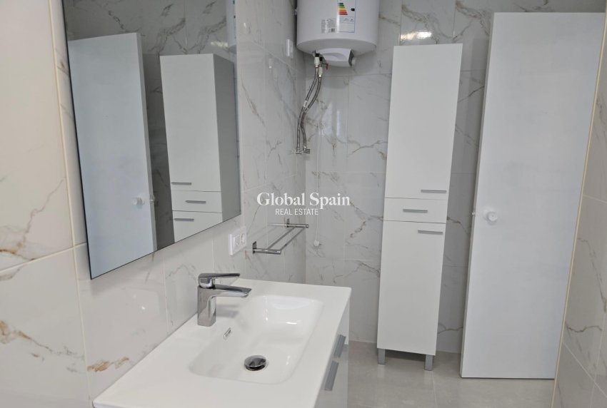 Resale - HOUSE -
TORREVIEJA - La Mata