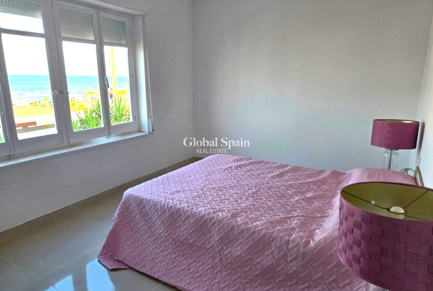 Resale - HOUSE -
TORREVIEJA - La Mata