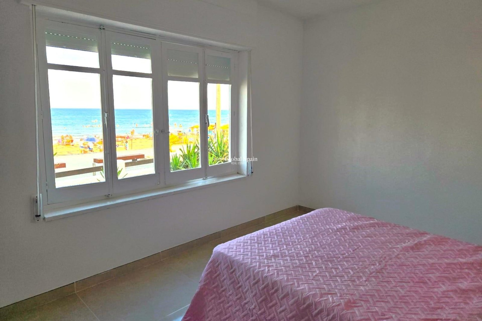 Resale - HOUSE -
TORREVIEJA - La Mata