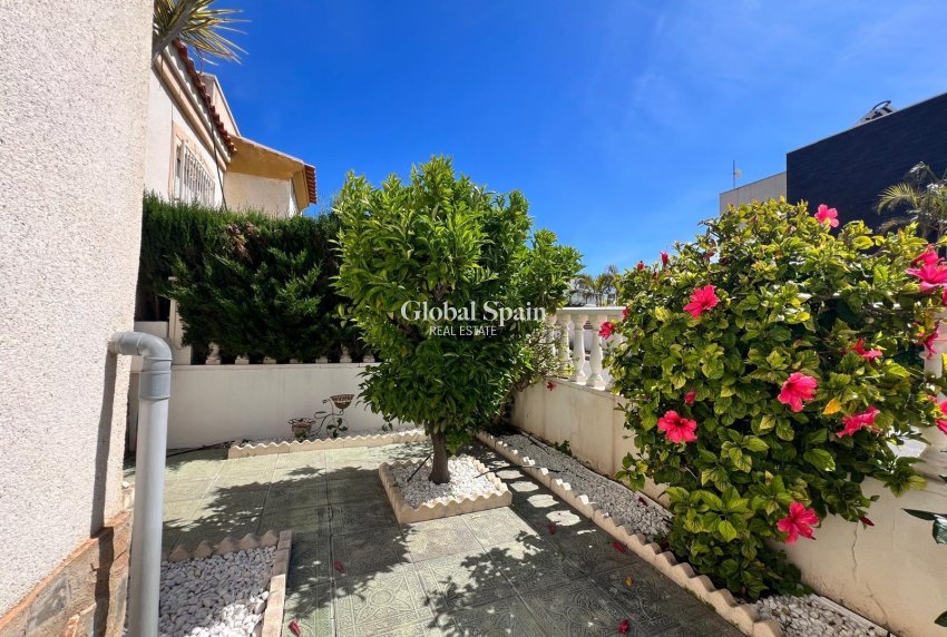 Resale - HOUSE -
TORREVIEJA - La Mata