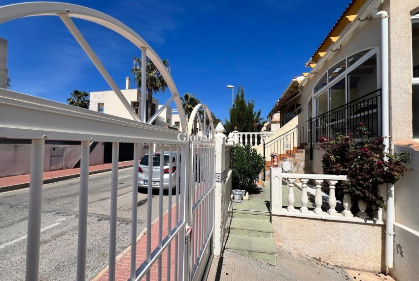 Resale - HOUSE -
TORREVIEJA - La Mata