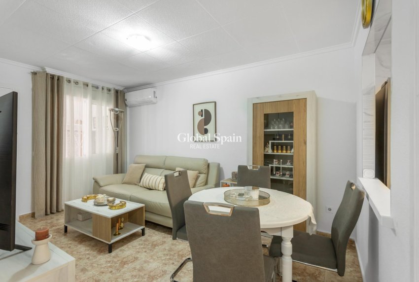 Resale - House -
TORREVIEJA - La Siesta - El Salado - Torreta