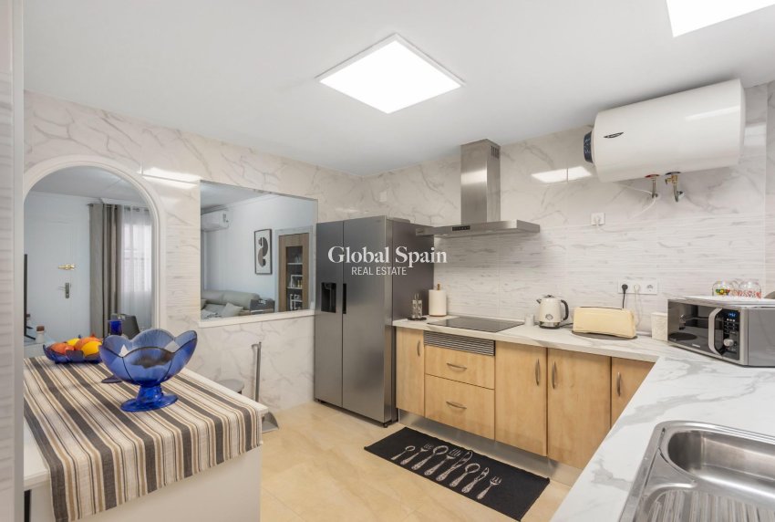 Resale - House -
TORREVIEJA - La Siesta - El Salado - Torreta