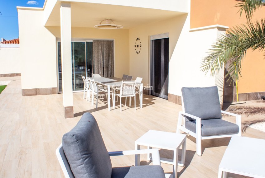 Resale - HOUSE -
TORREVIEJA - La Siesta - El Salado - Torreta