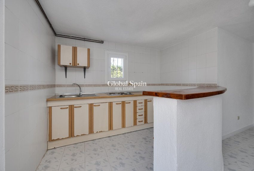 Resale - HOUSE -
TORREVIEJA - La Siesta - El Salado - Torreta