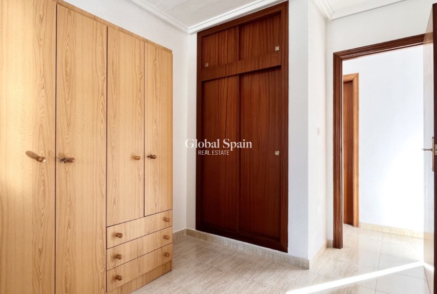 Resale - HOUSE -
TORREVIEJA - La Siesta - El Salado -  Torreta