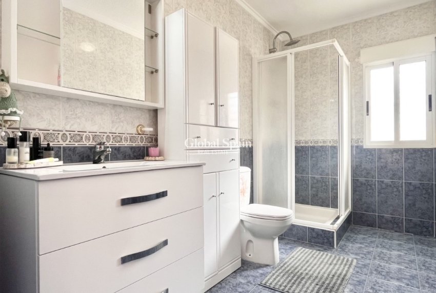 Resale - HOUSE -
TORREVIEJA - La Siesta - El Salado -  Torreta