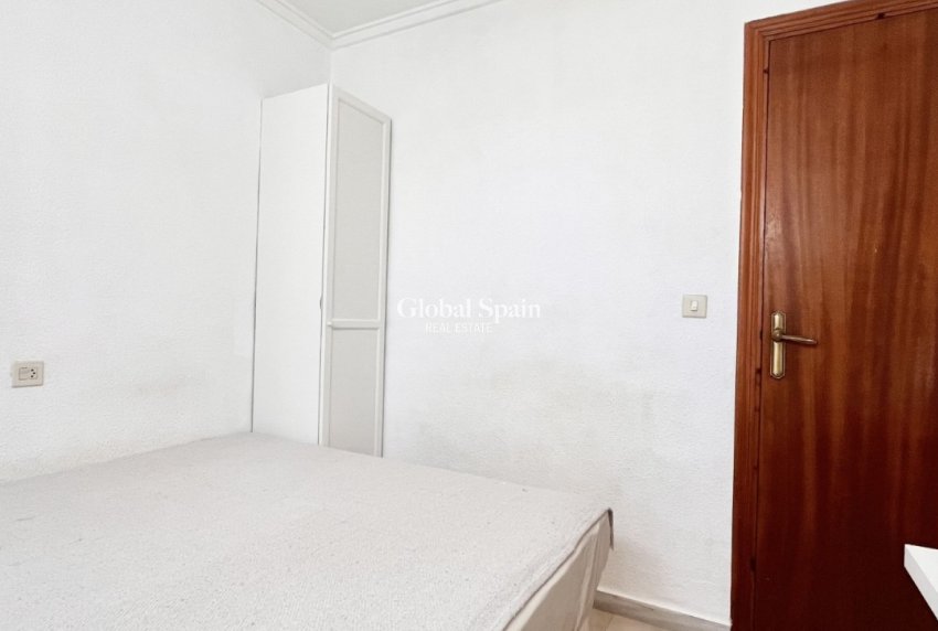 Resale - HOUSE -
TORREVIEJA - La Siesta - El Salado -  Torreta