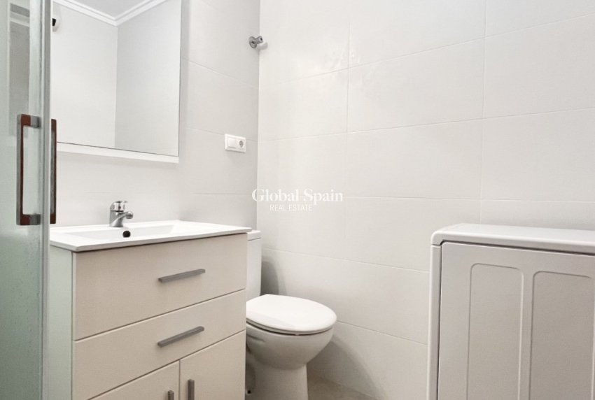 Resale - HOUSE -
TORREVIEJA - La Siesta - El Salado -  Torreta