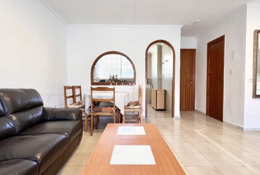 Resale - HOUSE -
TORREVIEJA - La Siesta - El Salado -  Torreta