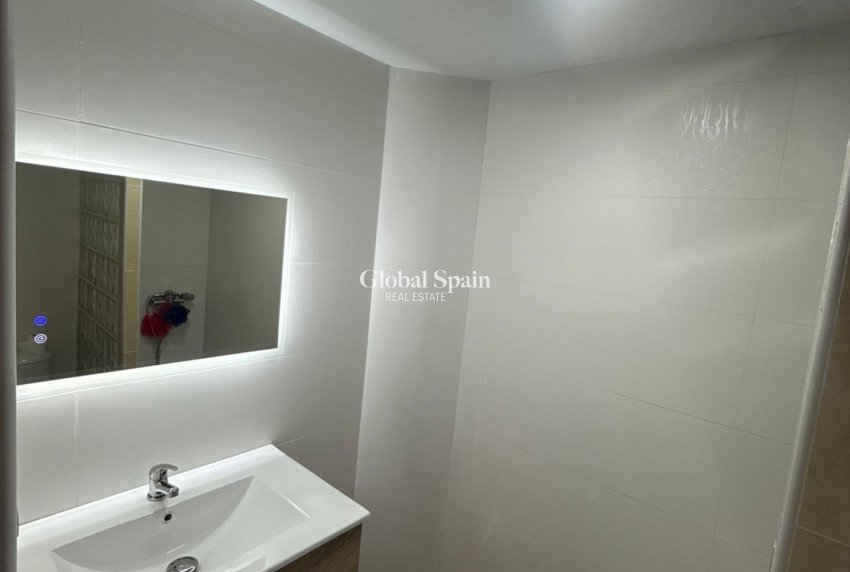 Resale - HOUSE -
TORREVIEJA - La Siesta - El Salado - Torreta