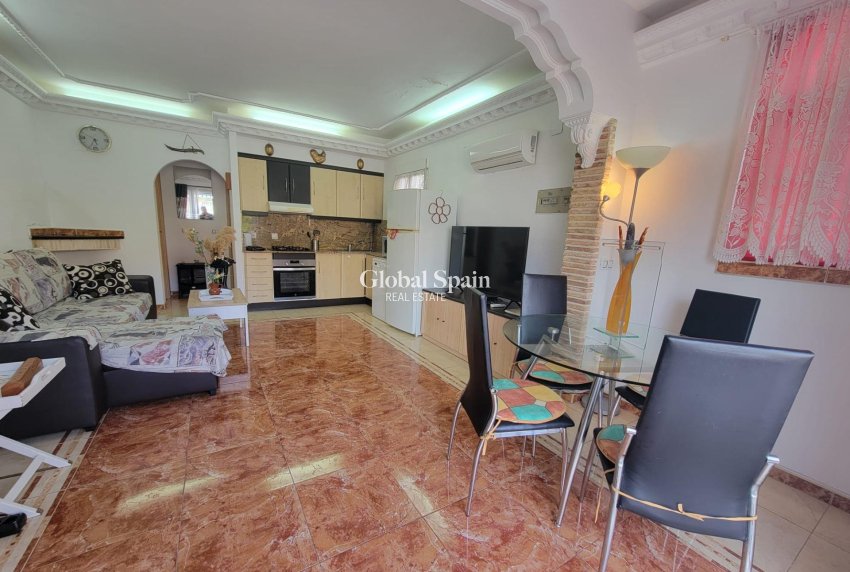 Resale - HOUSE -
TORREVIEJA - La Siesta - El Salado - Torreta