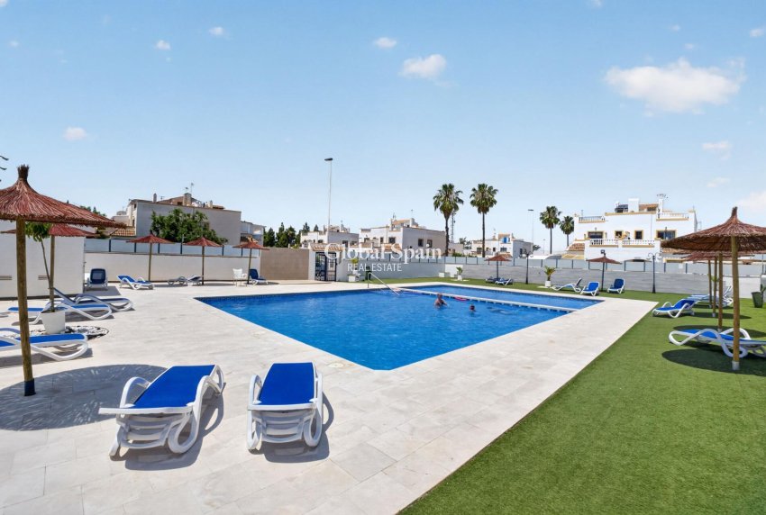 Resale - HOUSE -
TORREVIEJA - La Siesta - El Salado - Torreta