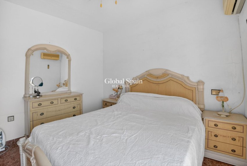 Resale - HOUSE -
TORREVIEJA - La Siesta - El Salado - Torreta