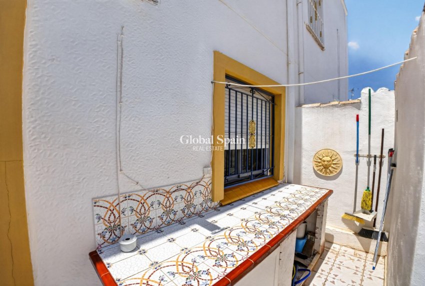 Resale - HOUSE -
TORREVIEJA - La Siesta - El Salado - Torreta