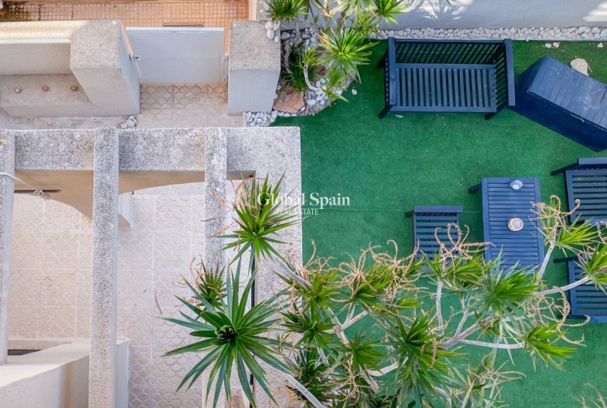 Resale - HOUSE -
TORREVIEJA - La Siesta - El Salado -  Torreta