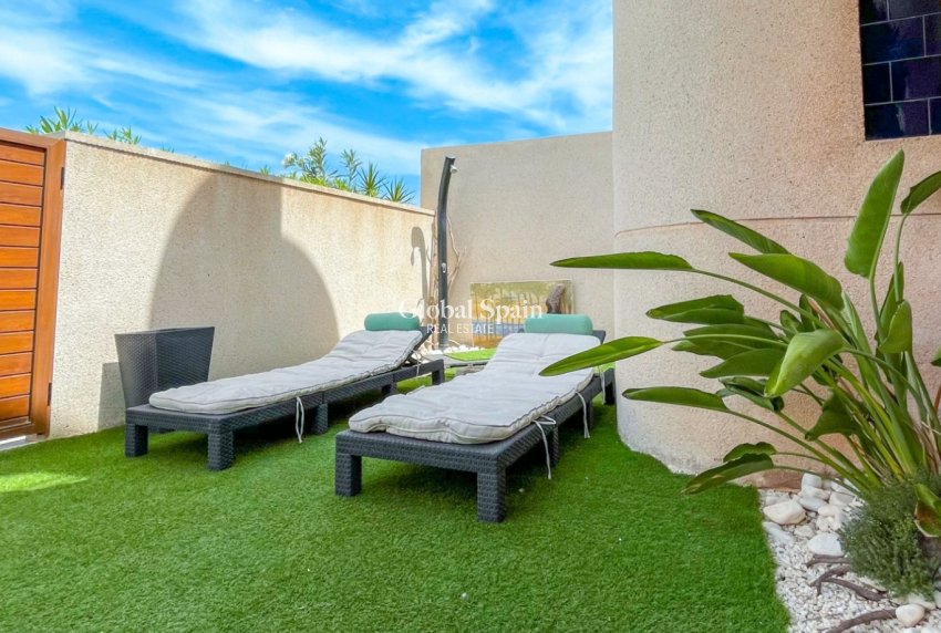 Resale - HOUSE -
TORREVIEJA - La Siesta - El Salado -  Torreta