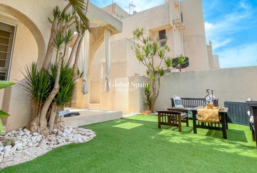 Resale - HOUSE -
TORREVIEJA - La Siesta - El Salado -  Torreta