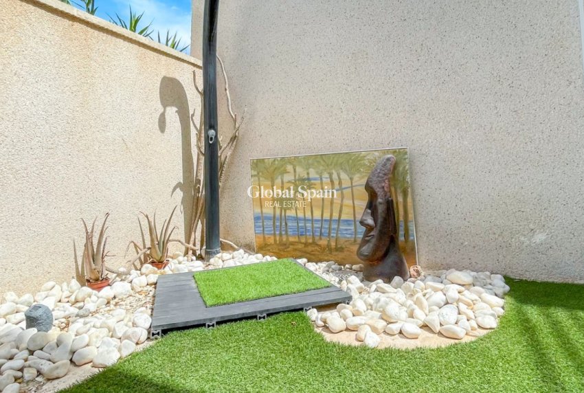 Resale - HOUSE -
TORREVIEJA - La Siesta - El Salado -  Torreta