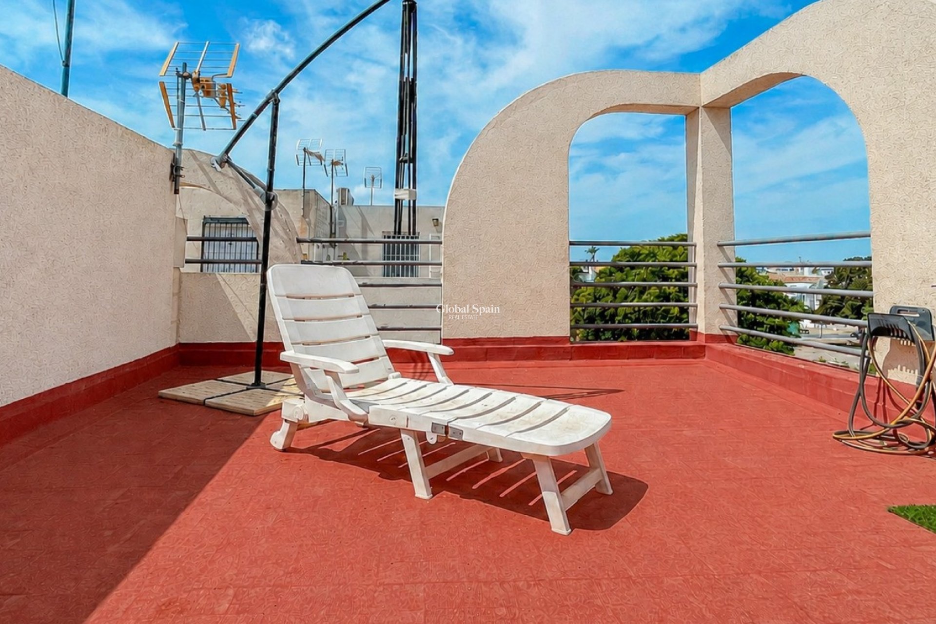 Resale - HOUSE -
TORREVIEJA - La Siesta - El Salado -  Torreta