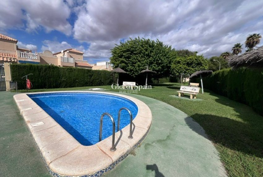 Resale - House -
TORREVIEJA - La Siesta