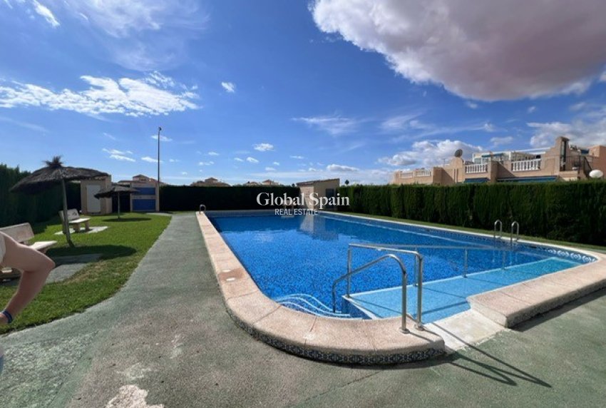 Resale - House -
TORREVIEJA - La Siesta