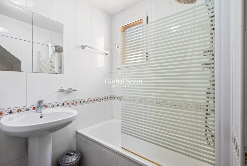 Resale - House -
TORREVIEJA - La Siesta