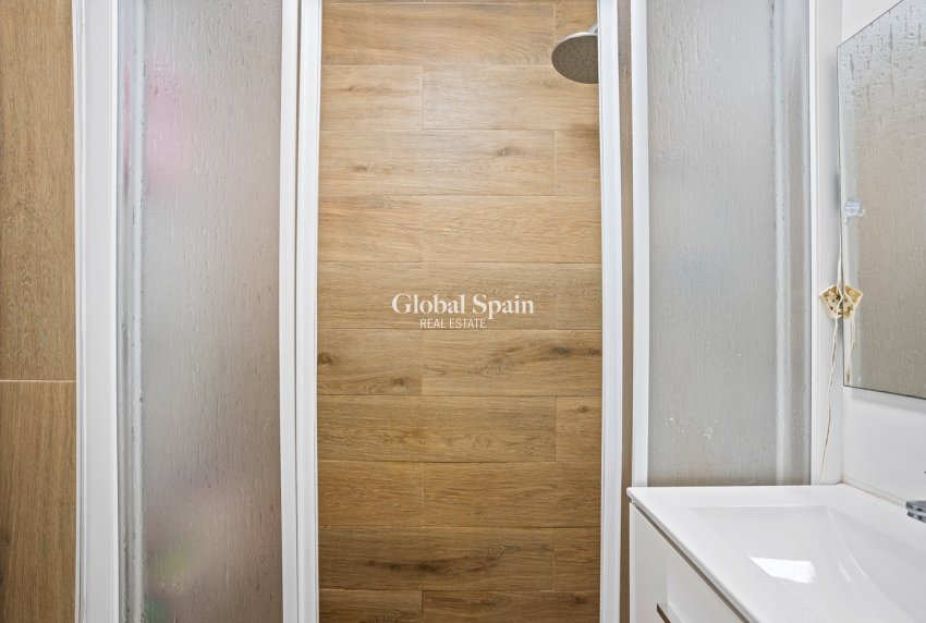 Resale - House -
TORREVIEJA - La Siesta