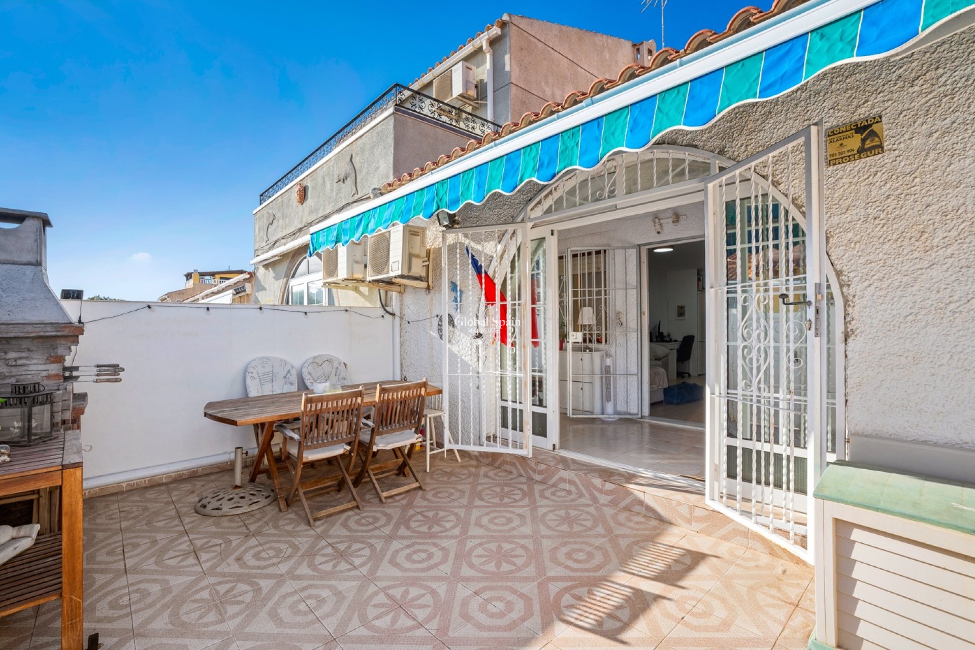 Resale - House -
TORREVIEJA - La Siesta