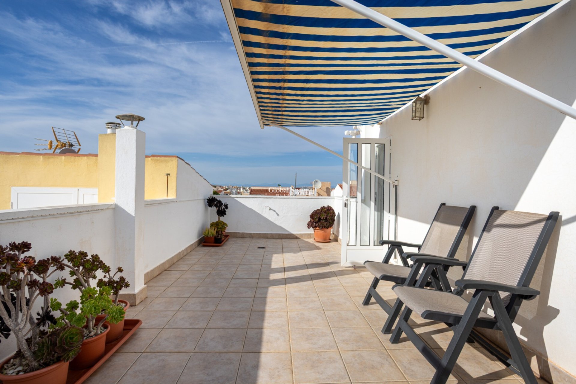 Resale - HOUSE -
TORREVIEJA - La Siesta