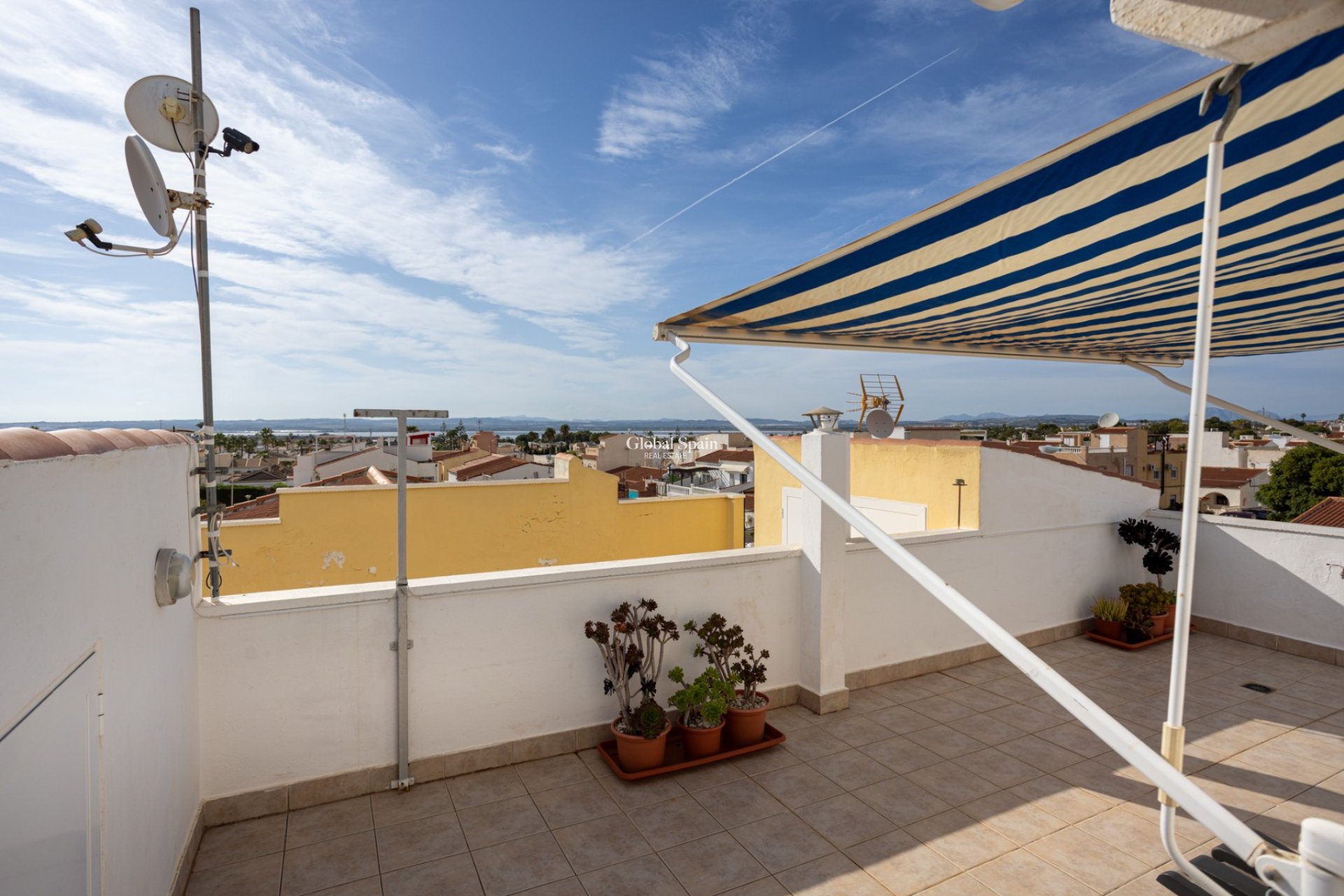 Resale - HOUSE -
TORREVIEJA - La Siesta