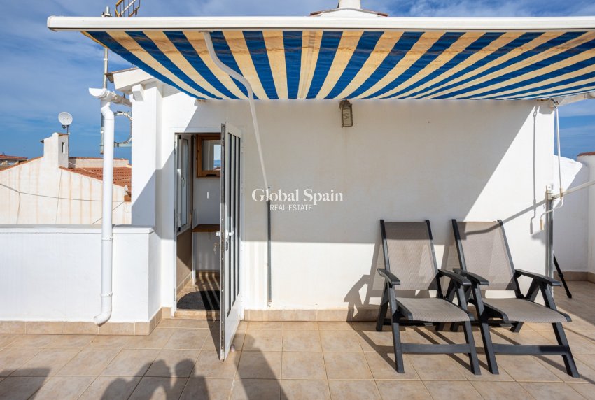 Resale - HOUSE -
TORREVIEJA - La Siesta