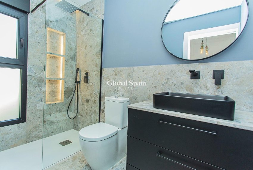 Resale - HOUSE -
TORREVIEJA - La Siesta