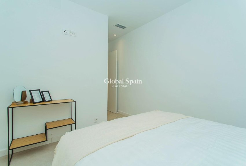 Resale - HOUSE -
TORREVIEJA - La Siesta