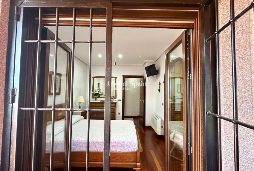 Resale - HOUSE -
TORREVIEJA - La Siesta