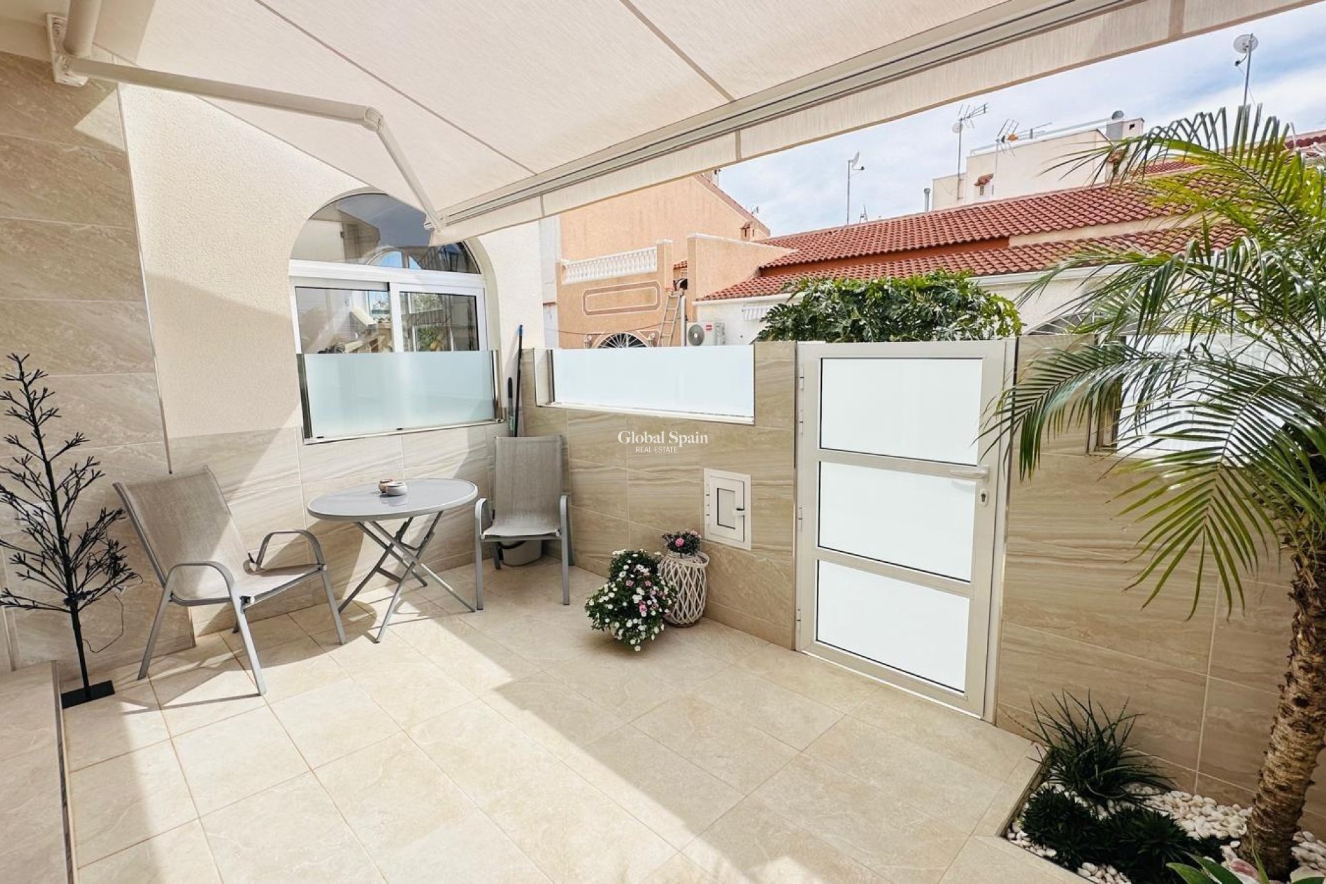 Resale - HOUSE -
TORREVIEJA - La Siesta