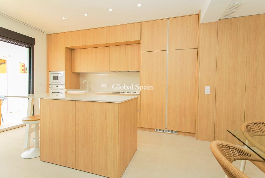 Resale - HOUSE -
TORREVIEJA - La Siesta