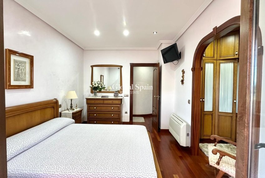 Resale - HOUSE -
TORREVIEJA - La Siesta