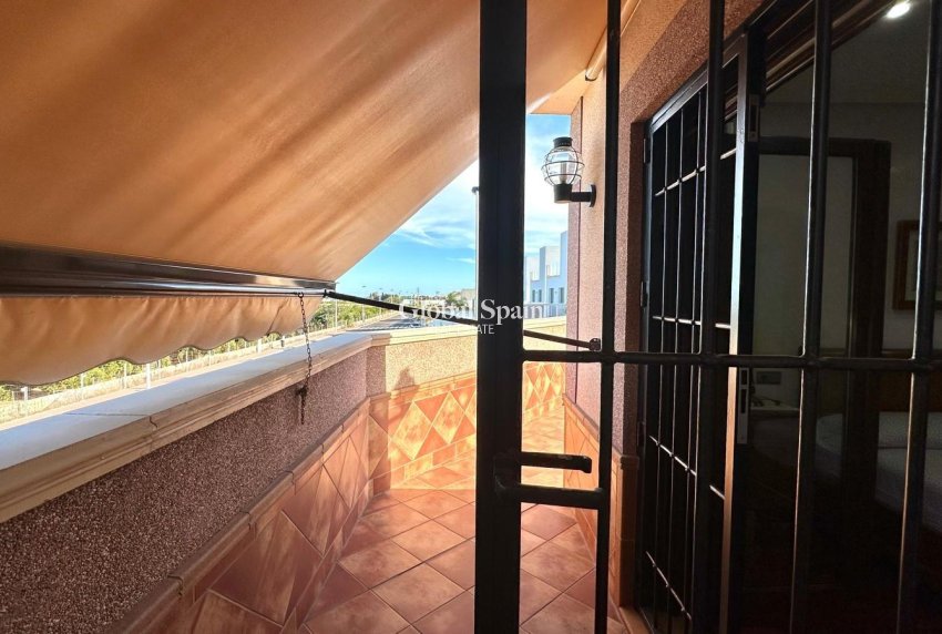 Resale - HOUSE -
TORREVIEJA - La Siesta