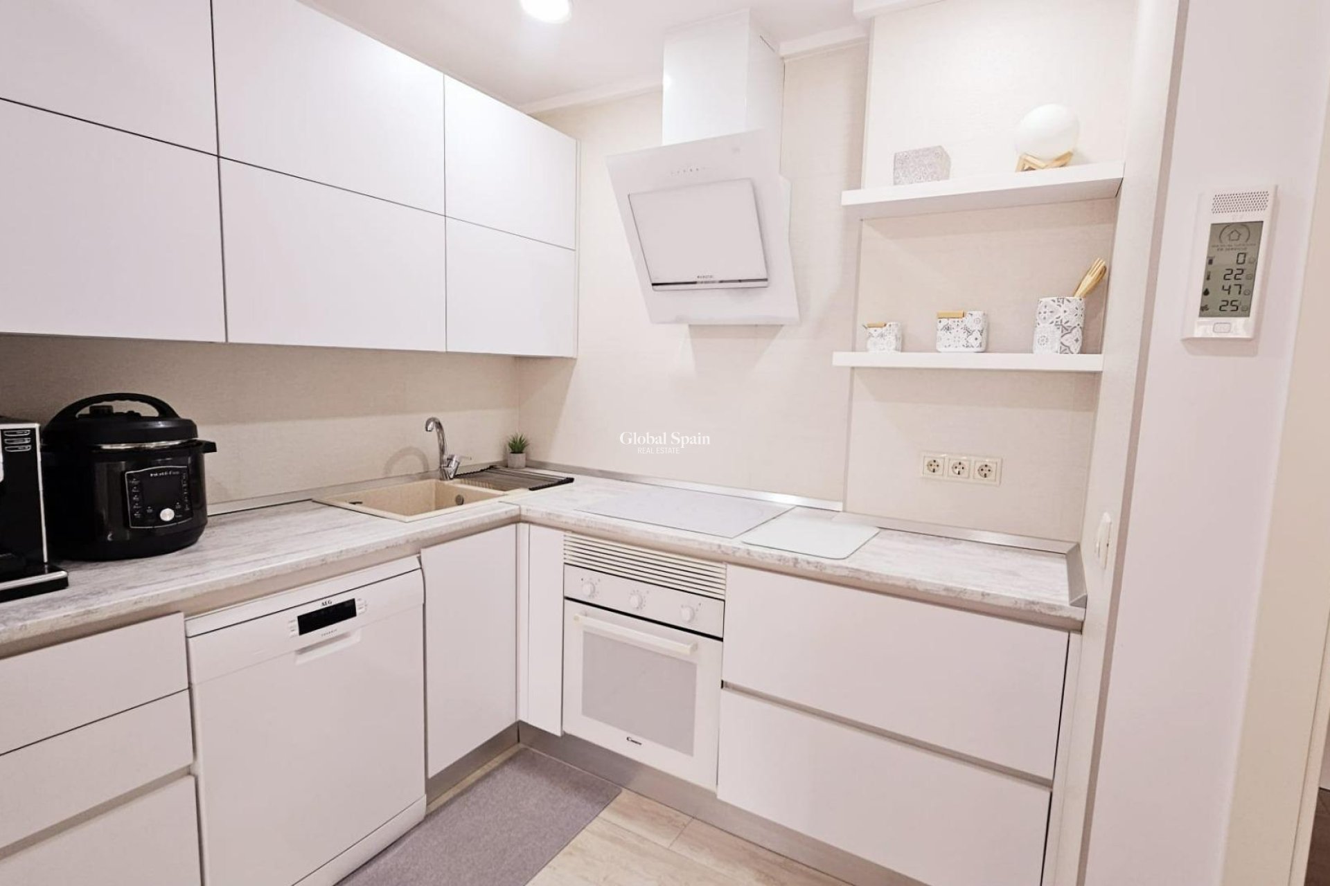 Resale - HOUSE -
TORREVIEJA - La Siesta