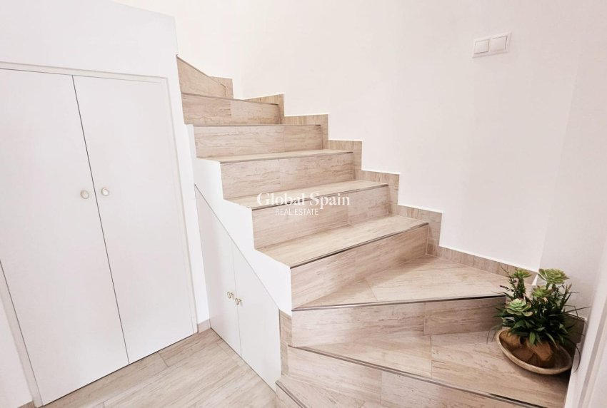 Resale - HOUSE -
TORREVIEJA - La Siesta