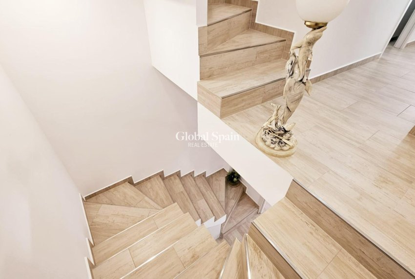 Resale - HOUSE -
TORREVIEJA - La Siesta