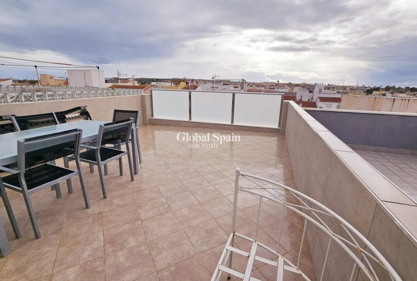 Resale - HOUSE -
TORREVIEJA - La Siesta