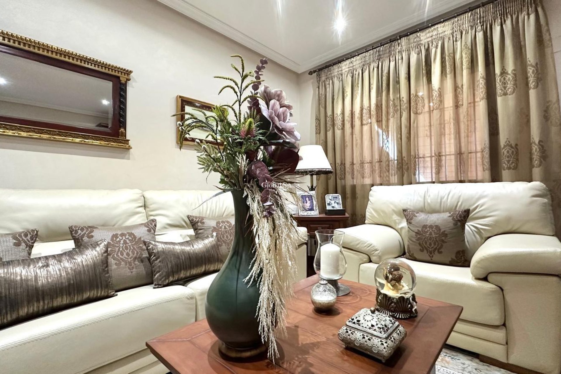 Resale - HOUSE -
TORREVIEJA - La Siesta