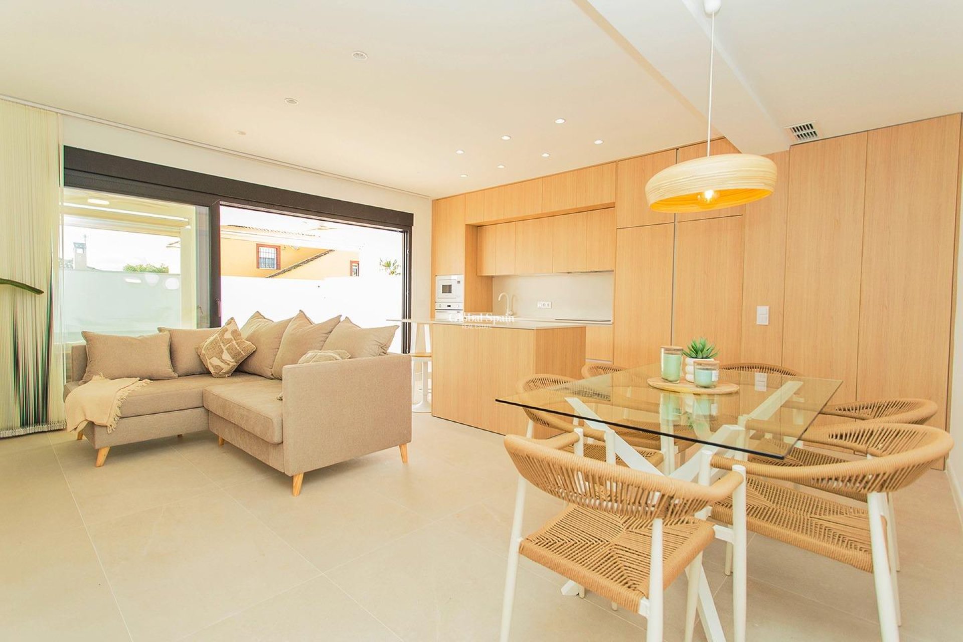 Resale - HOUSE -
TORREVIEJA - La Siesta