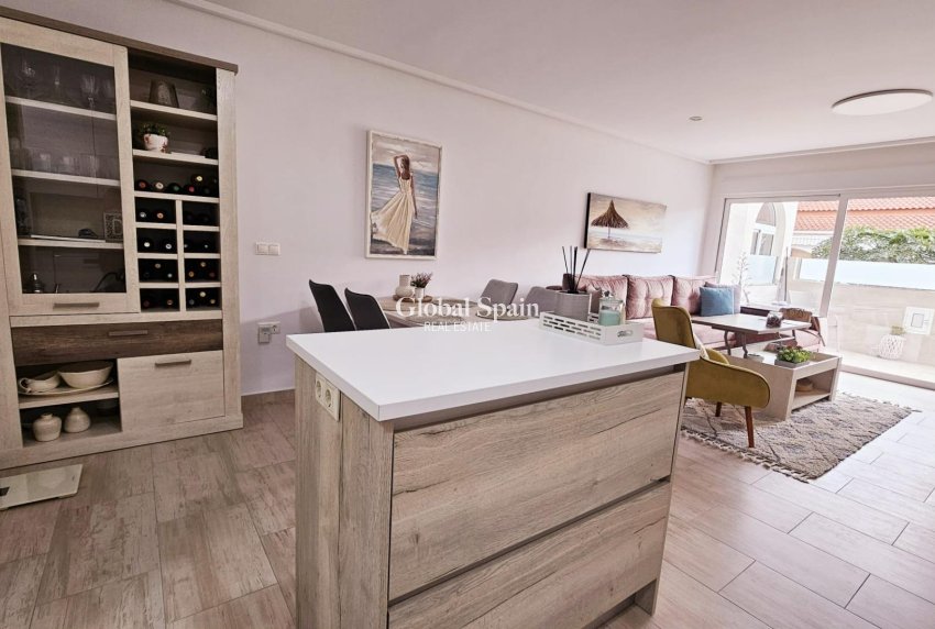 Resale - HOUSE -
TORREVIEJA - La Siesta