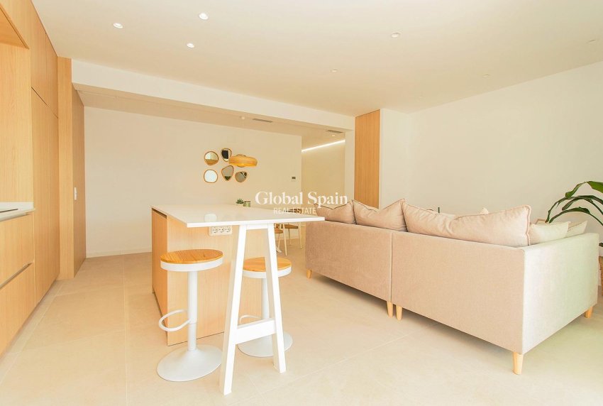 Resale - HOUSE -
TORREVIEJA - La Siesta